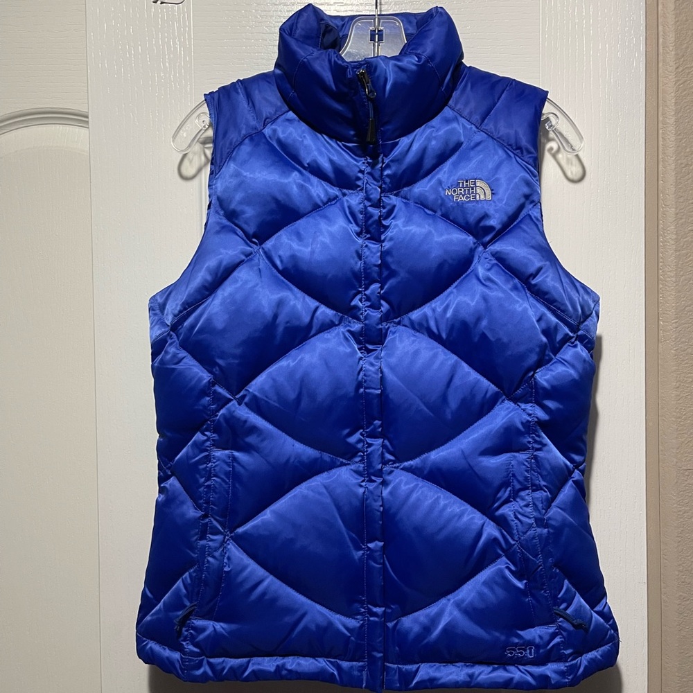 Ladies The North Face Puffer Vest. Beautiful Royal Blue. Zippered Pockets.